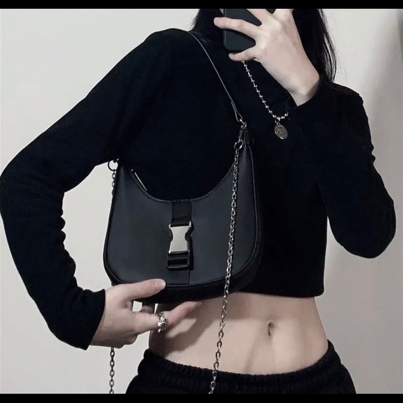 Faux leather chain accent shoulder bag - Picture 2 of 4